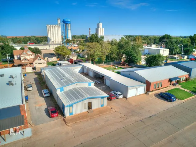 Photo 4 — 219 N 6th Street, Kingfisher, OK 73750