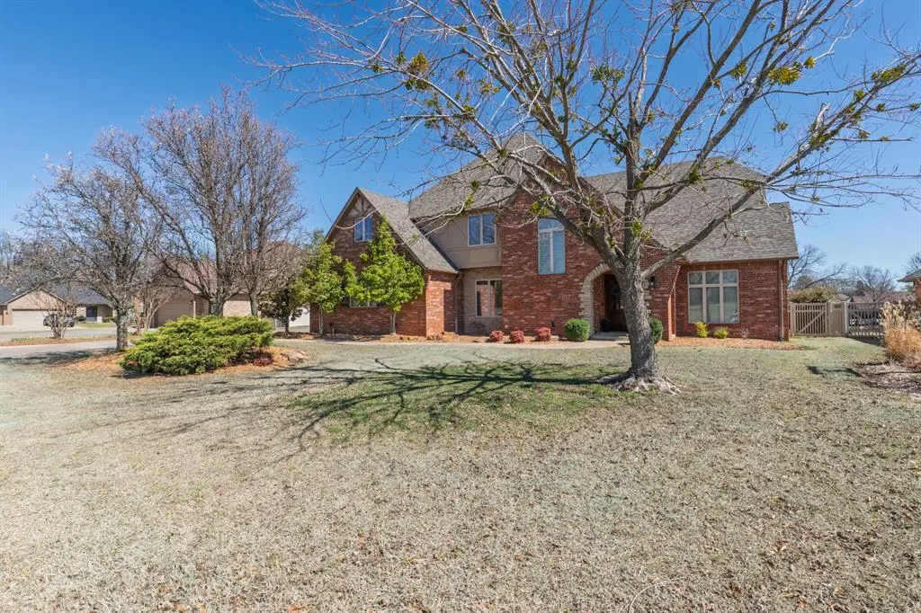 Front exterior — 1805 Pecan Crossing Drive, Shawnee, OK 74804