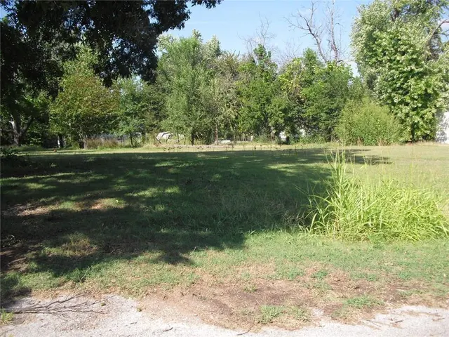 Photo 6 — 513 W Main Street, Tecumseh, OK 74873