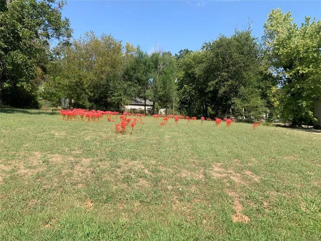 Photo 3 — 513 W Main Street, Tecumseh, OK 74873