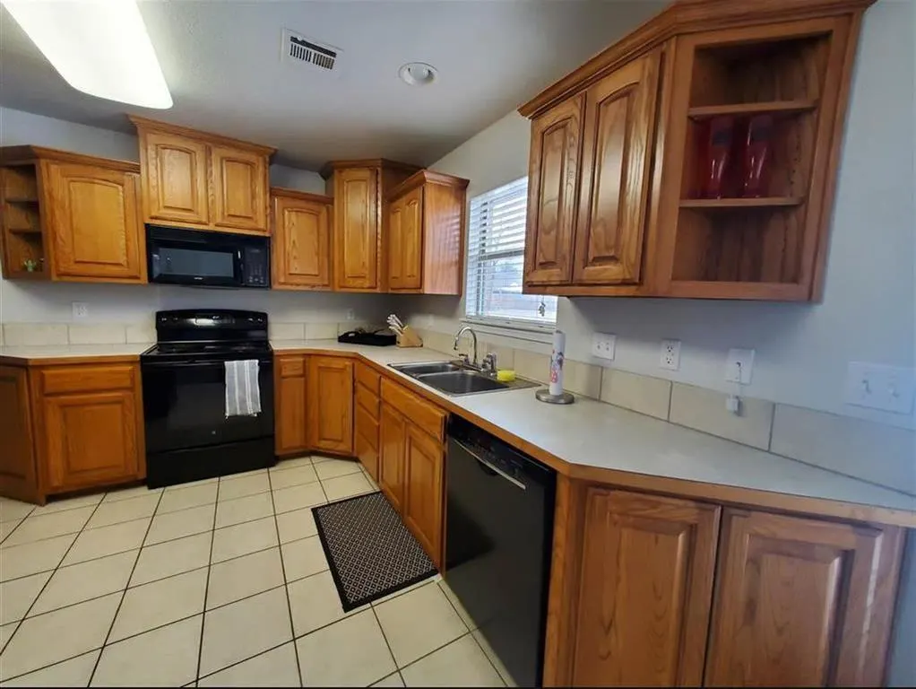 Photo 5 — 2317 E Sycamore Drive, Stillwater, OK 74075