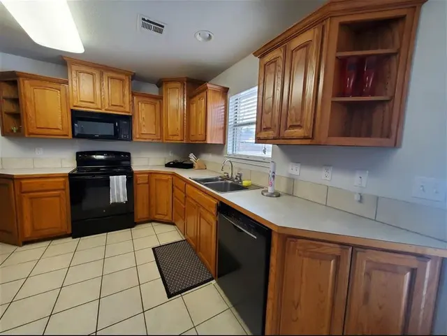 Photo 5 — 2317 E Sycamore Drive, Stillwater, OK 74075
