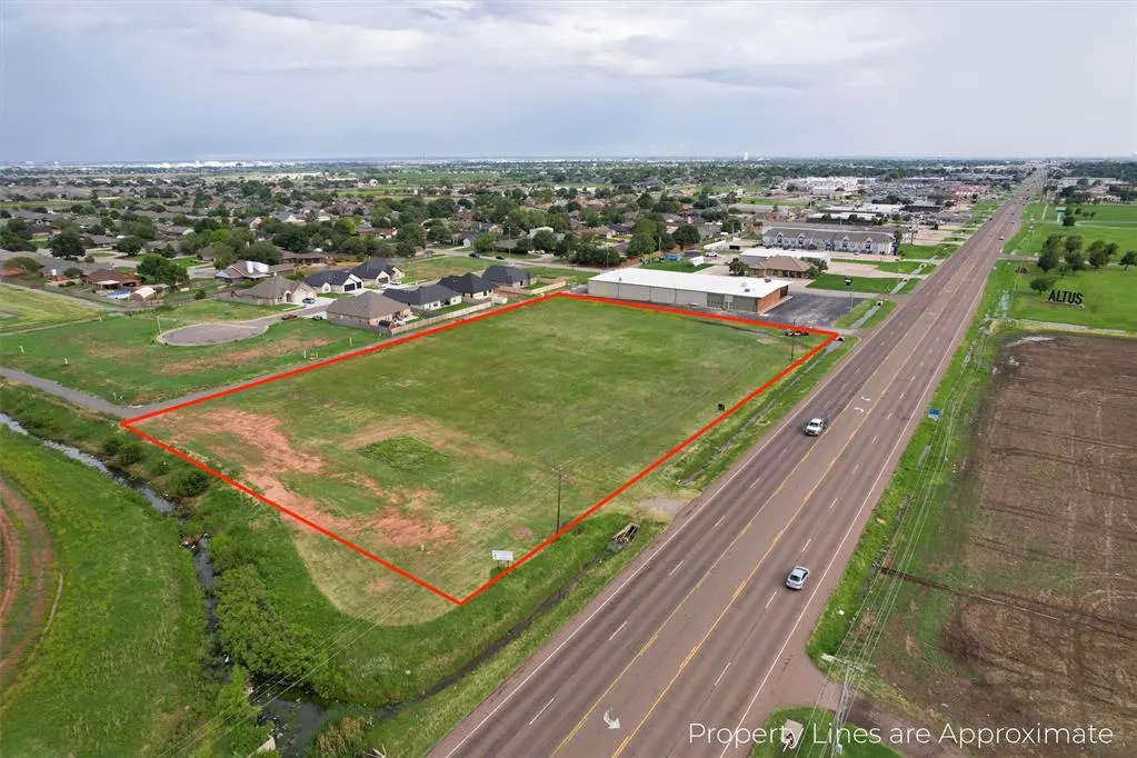 Front exterior — 3306 N Main Street, Altus, OK 73521