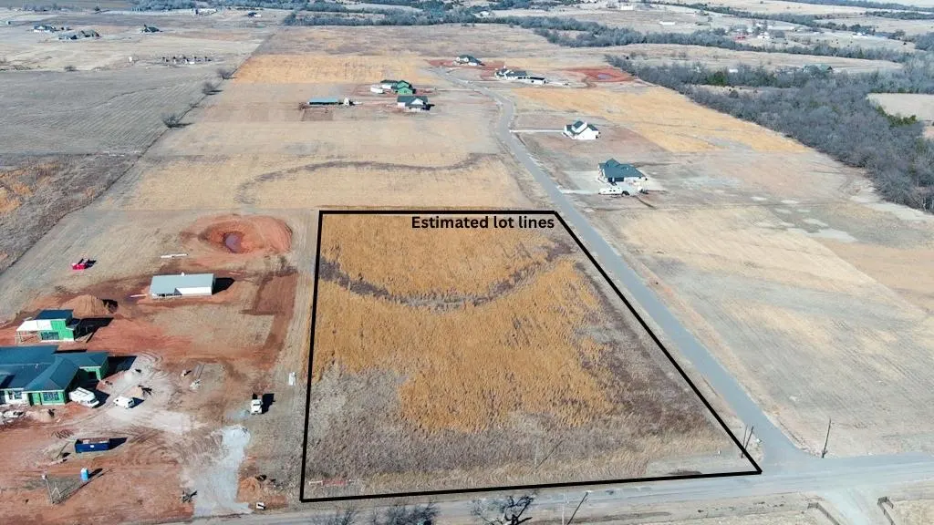 Photo 2 — 13901 Emery Lane, Mustang, OK 73064