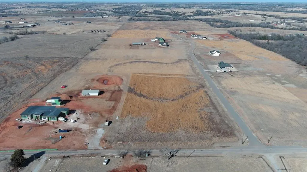 Photo 5 — 13901 Emery Lane, Mustang, OK 73064