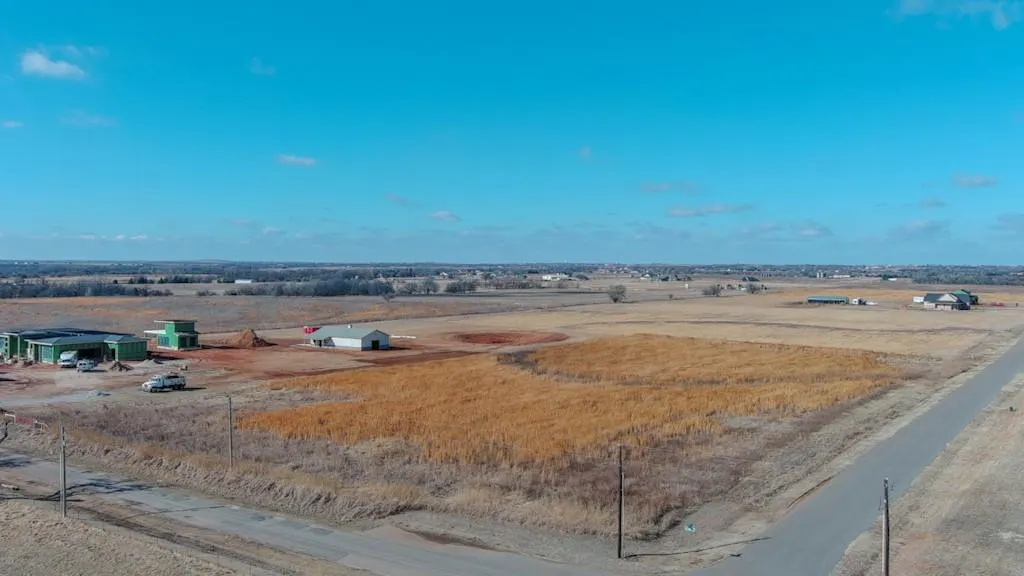 Photo 6 — 13901 Emery Lane, Mustang, OK 73064