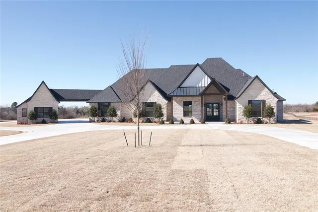 Photo 2 — 10701 Kase Drive, Mustang, OK 73064