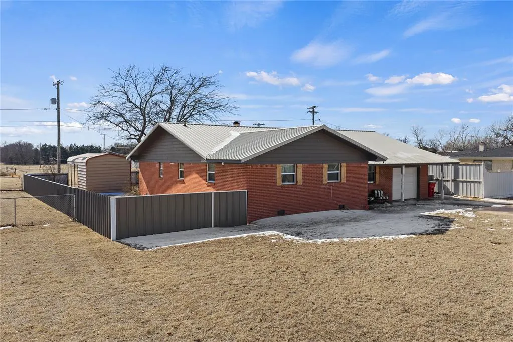 Photo 31 — 521 E Florida Avenue, Waurika, OK 73573