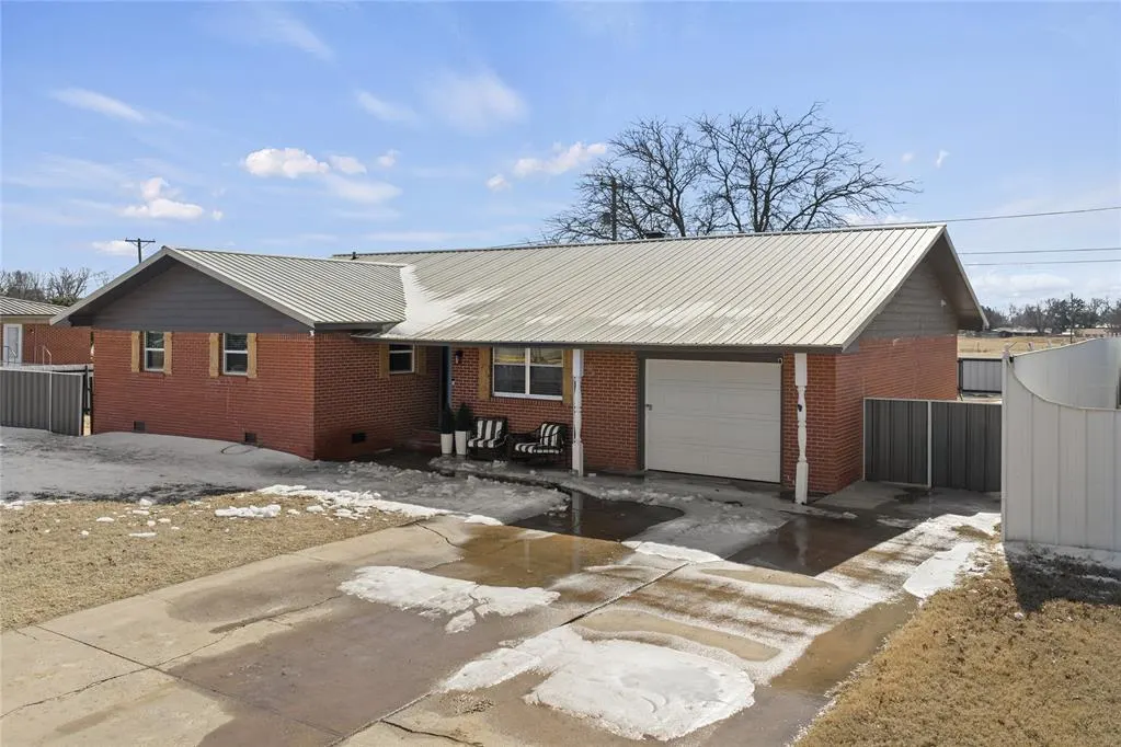 Photo 33 — 521 E Florida Avenue, Waurika, OK 73573