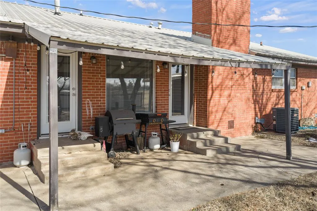 Photo 36 — 521 E Florida Avenue, Waurika, OK 73573