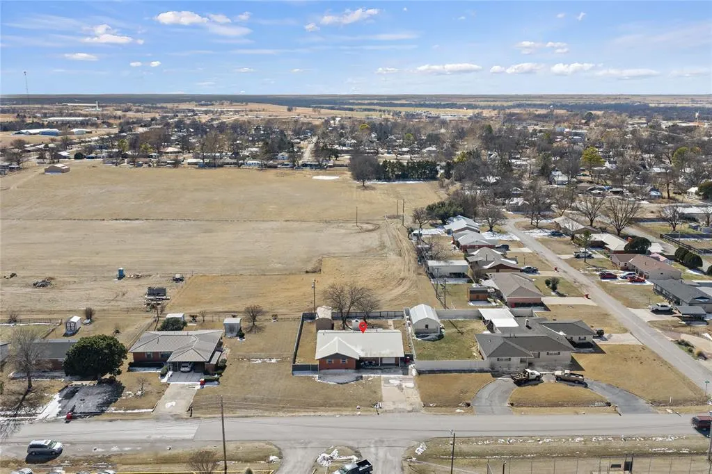 Photo 40 — 521 E Florida Avenue, Waurika, OK 73573