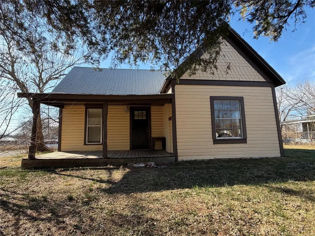 Front exterior — 604 N Tucker Avenue, Shawnee, OK 74801