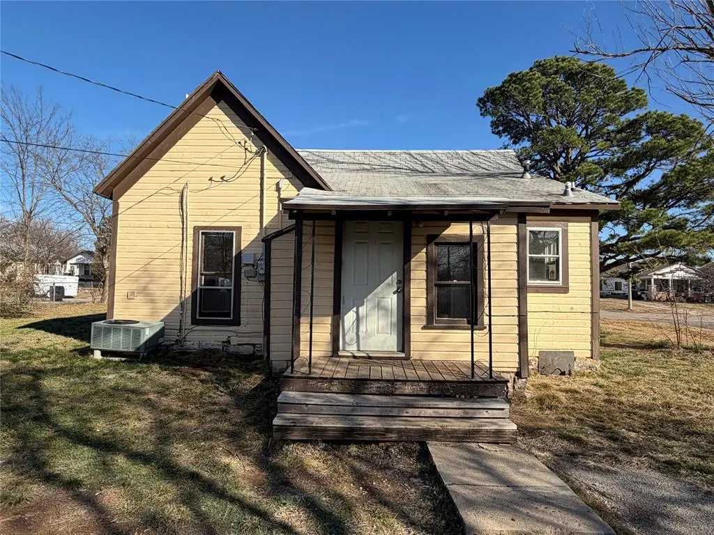 Photo 2 — 604 N Tucker Avenue, Shawnee, OK 74801