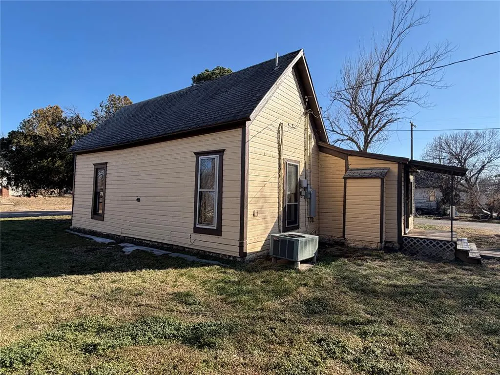 Photo 3 — 604 N Tucker Avenue, Shawnee, OK 74801