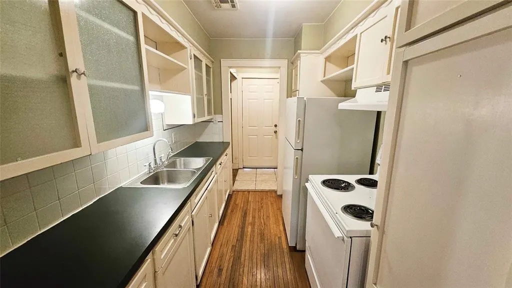 Photo 12 — 2429 W Park Place, Oklahoma City, OK 73107