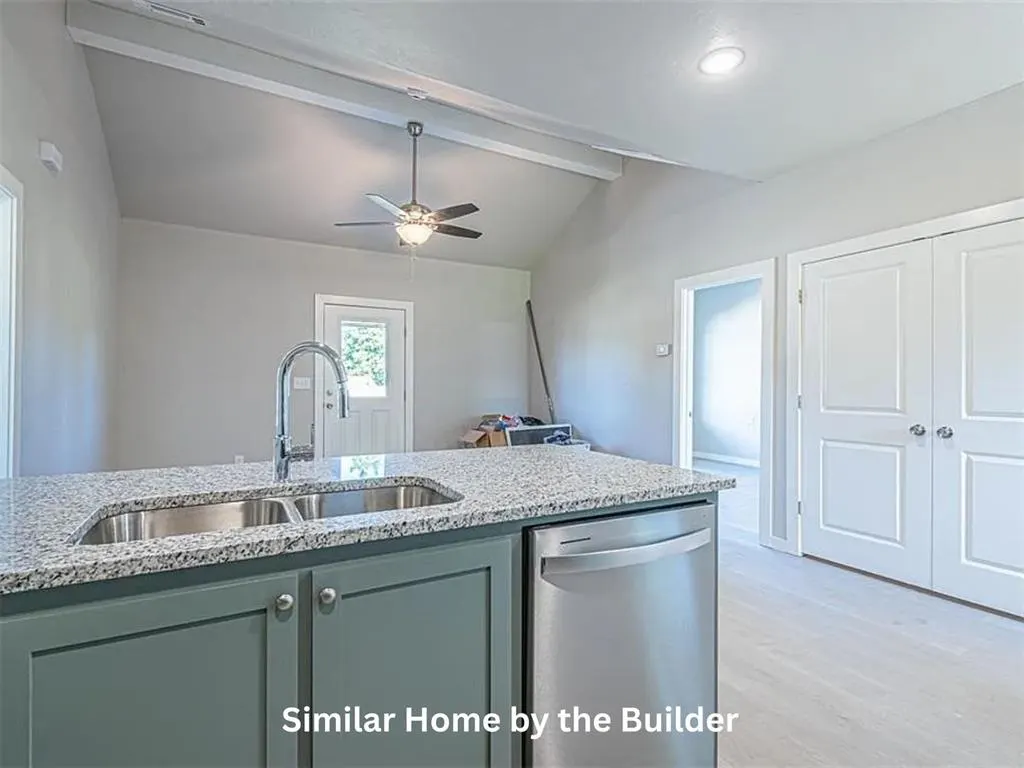 Photo 2 — 2014 Willow Place, Blackwell, OK 74631