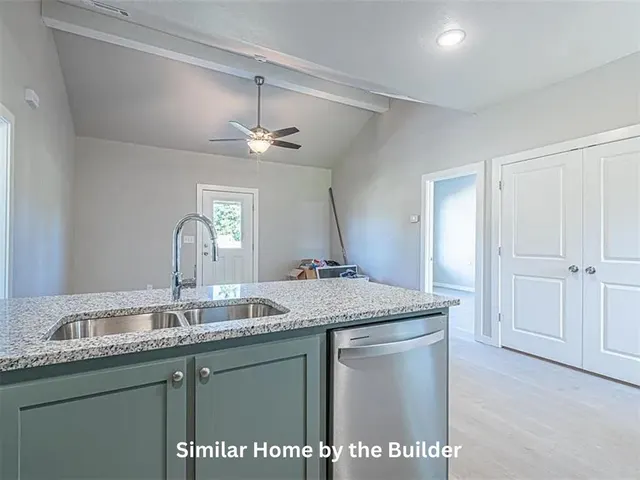 Photo 2 — 2014 Willow Place, Blackwell, OK 74631