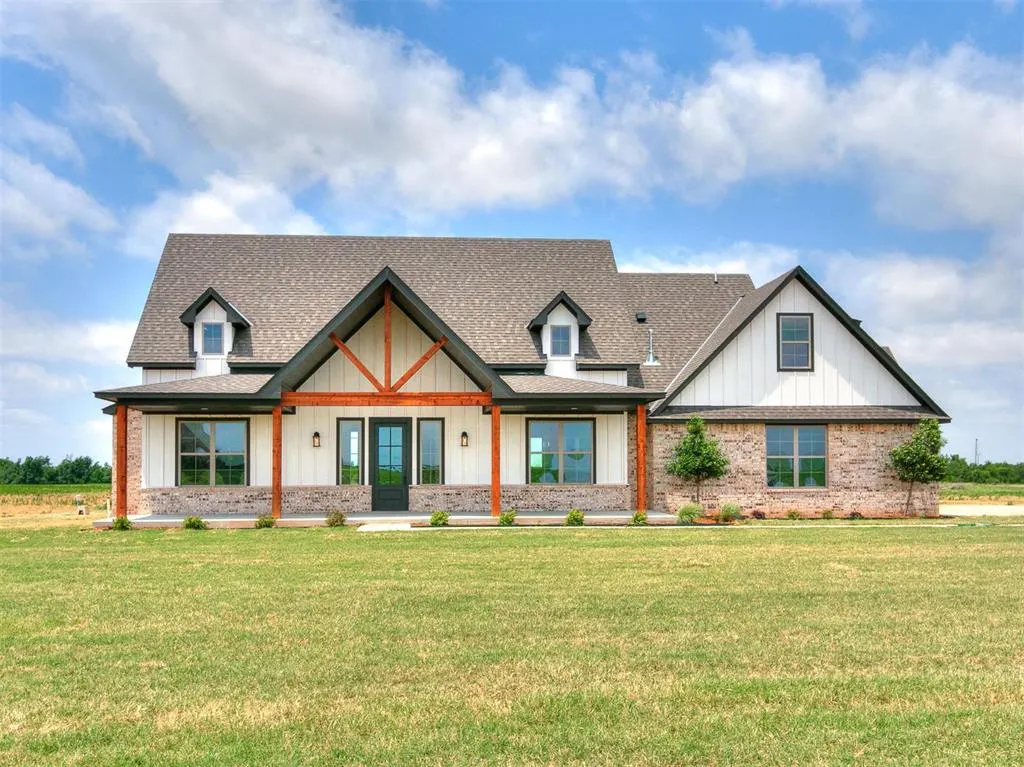 Photo 2 — 701 S Cimarron Road, Yukon, OK 73099