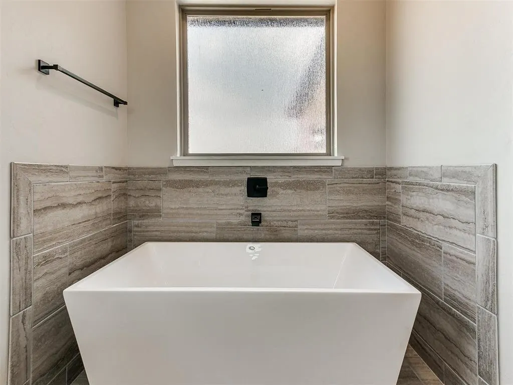 Photo 15 — 701 S Cimarron Road, Yukon, OK 73099