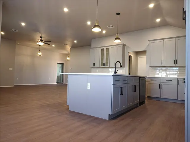 Photo 5 — 8404 Stonewood Drive, Oklahoma City, OK 73135