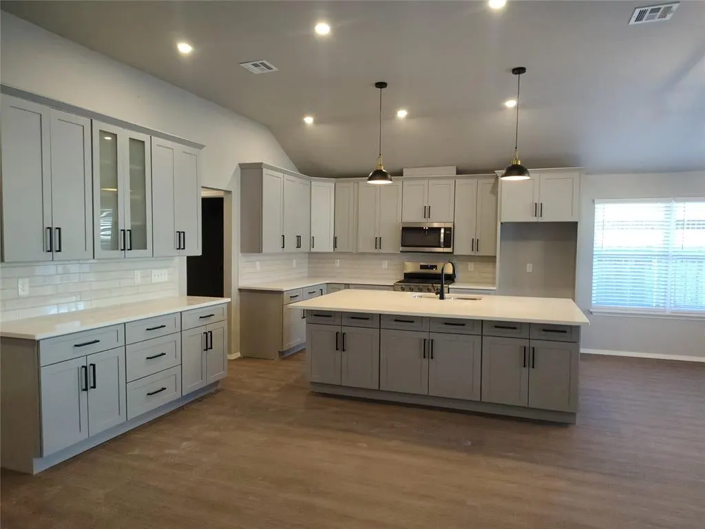 Photo 2 — 8404 Stonewood Drive, Oklahoma City, OK 73135