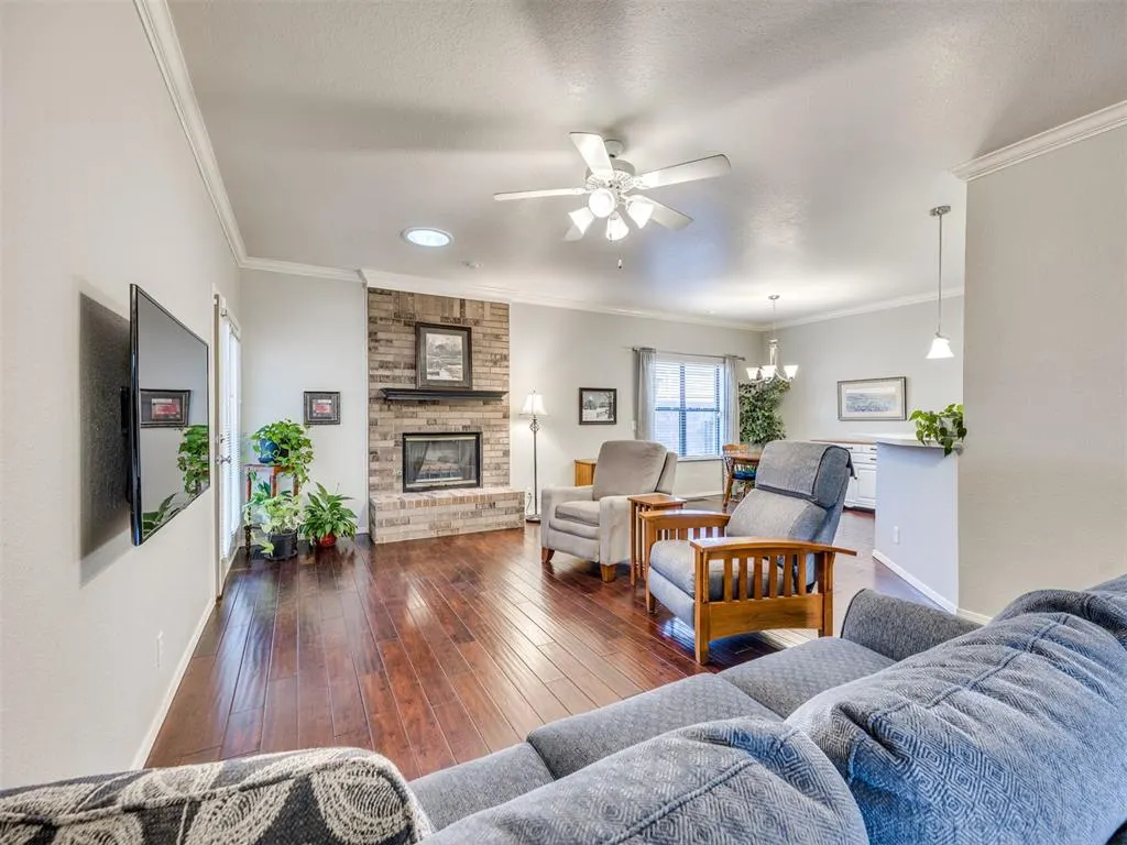 Photo 3 — 117 Woodbridge Circle, Edmond, OK 73012