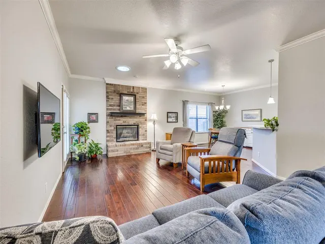 Photo 3 — 117 Woodbridge Circle, Edmond, OK 73012