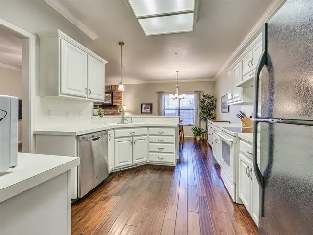 Photo 4 — 117 Woodbridge Circle, Edmond, OK 73012