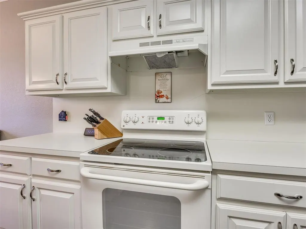 Photo 12 — 117 Woodbridge Circle, Edmond, OK 73012
