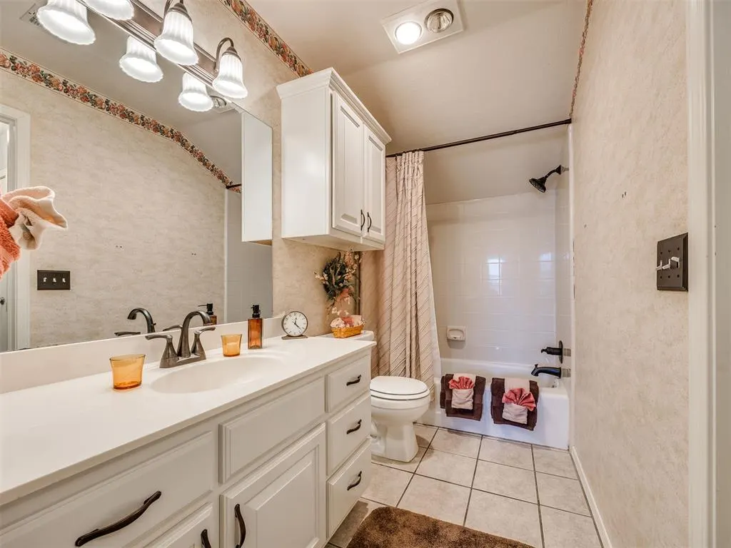 Photo 21 — 117 Woodbridge Circle, Edmond, OK 73012
