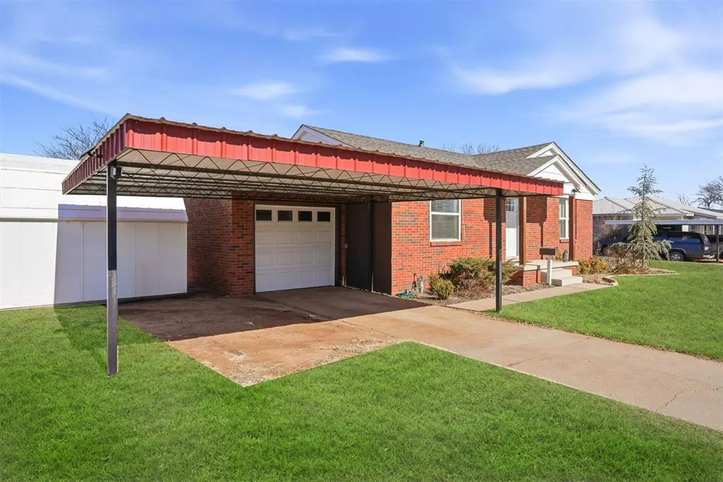 Photo 6 — 101 Memorial Drive, Mangum, OK 73554