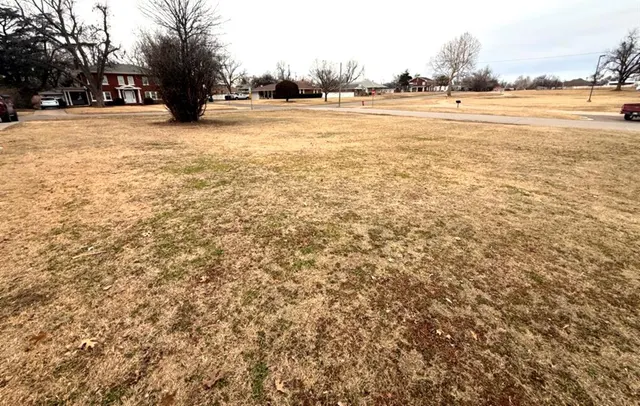 Front exterior — W Texas Avenue, Chickasha, OK 73018