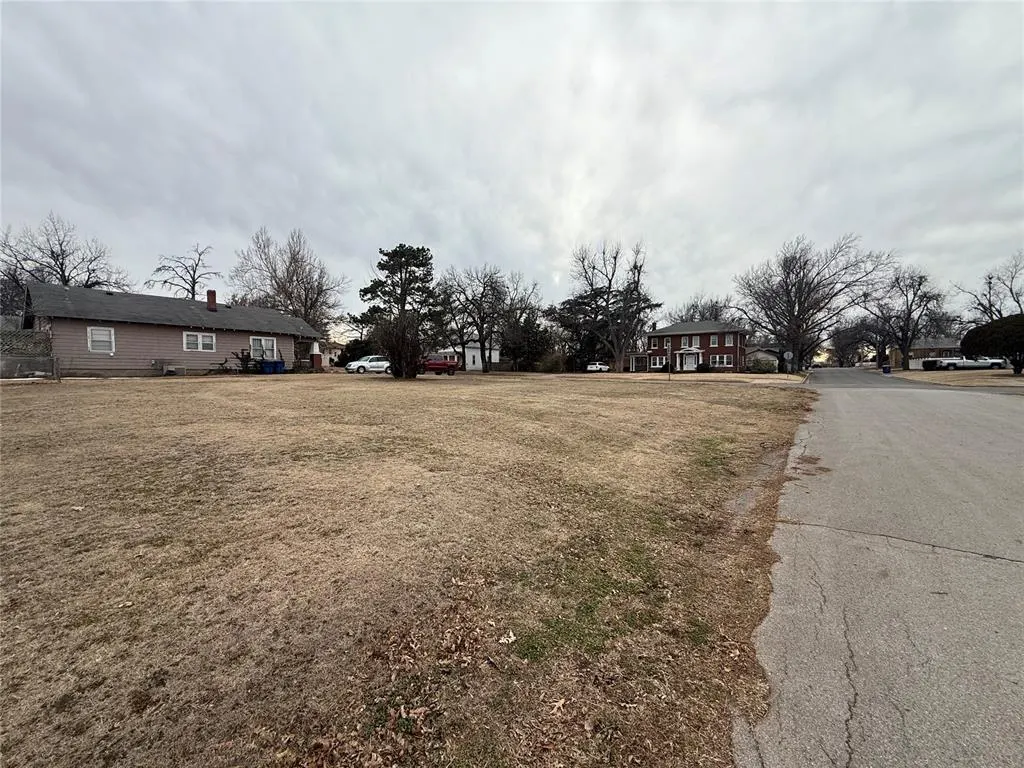 Photo 2 — W Texas Avenue, Chickasha, OK 73018
