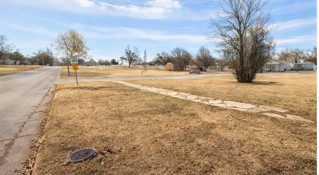 Photo 3 — W Texas Avenue, Chickasha, OK 73018