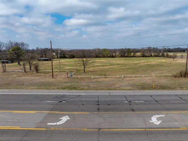 Photo 2 — 17266 Us Highway 70 Highway, Lone grove, OK 73443