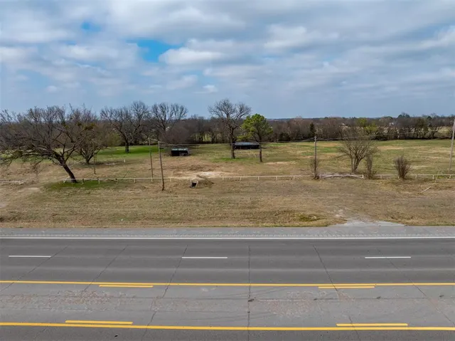 Photo 3 — 17266 Us Highway 70 Highway, Lone grove, OK 73443