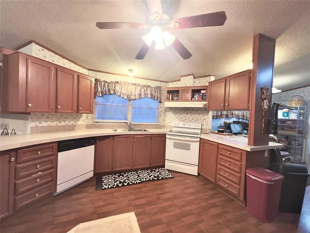 Photo 6 — 12100 Bart Drive, Guthrie, OK 73044
