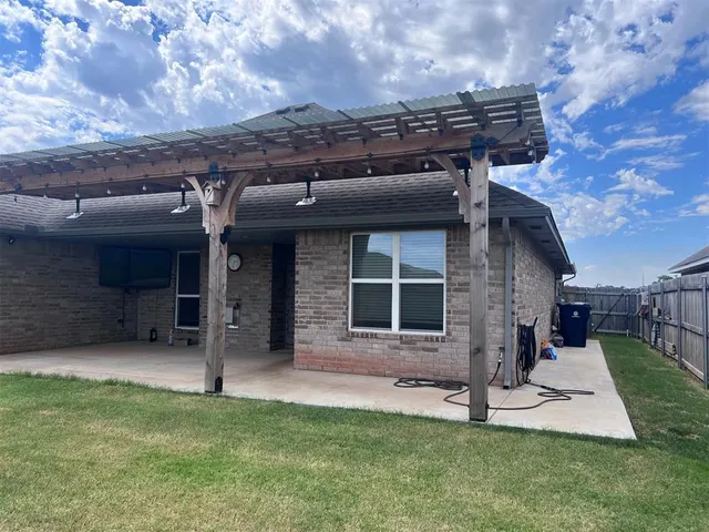 Photo 2 — 4420 Idyl Breeze Drive, Oklahoma City, OK 73179