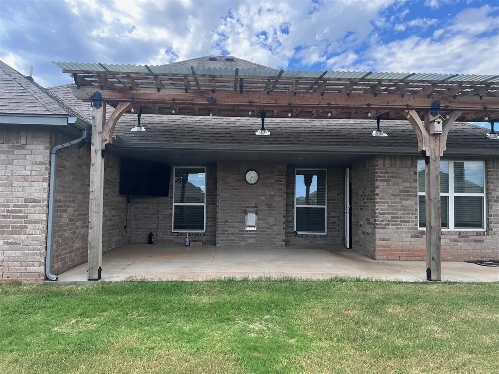 Photo 4 — 4420 Idyl Breeze Drive, Oklahoma City, OK 73179