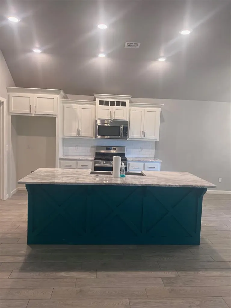 Photo 8 — 4420 Idyl Breeze Drive, Oklahoma City, OK 73179