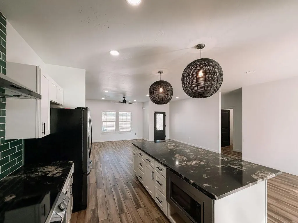 Photo 4 — 221 Spruce Street, Hinton, OK 73047