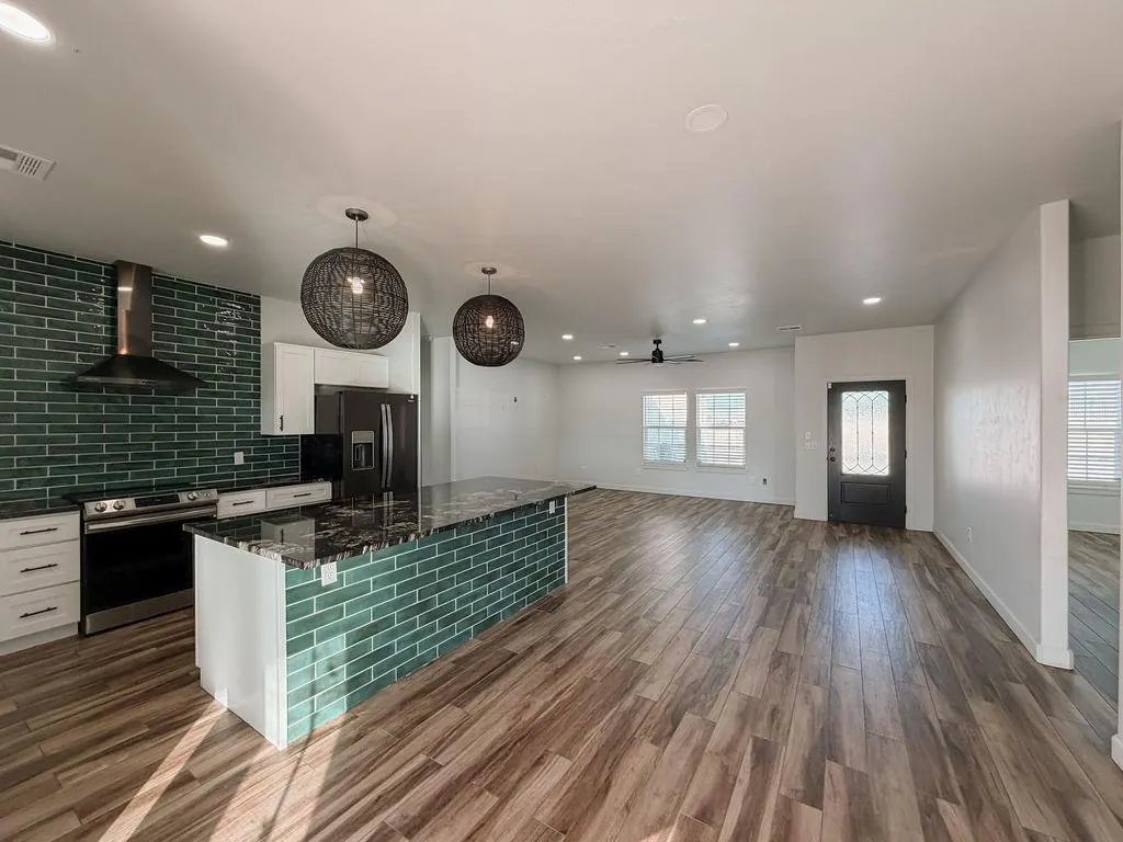 Photo 5 — 221 Spruce Street, Hinton, OK 73047