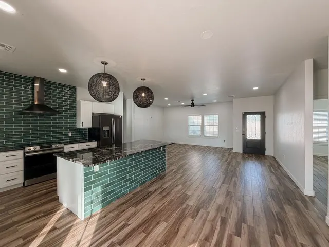 Photo 5 — 221 Spruce Street, Hinton, OK 73047
