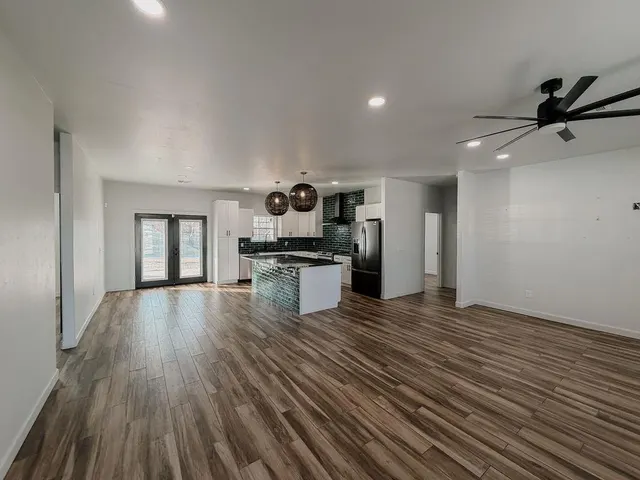 Photo 6 — 221 Spruce Street, Hinton, OK 73047