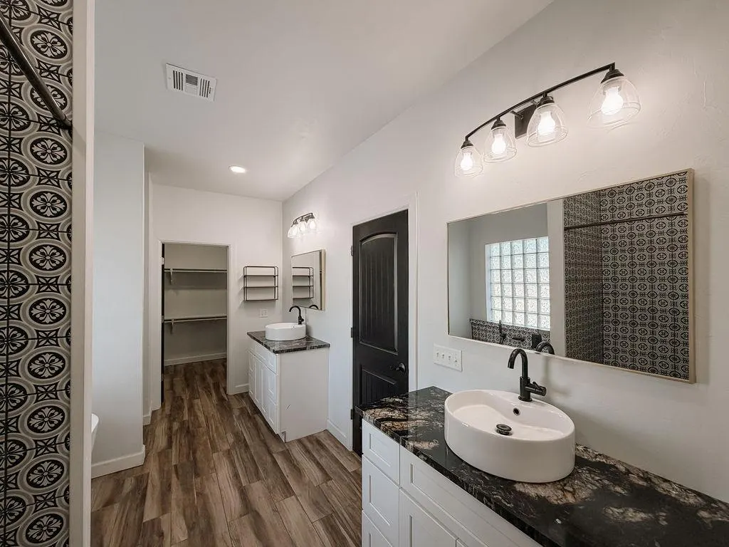 Photo 12 — 221 Spruce Street, Hinton, OK 73047