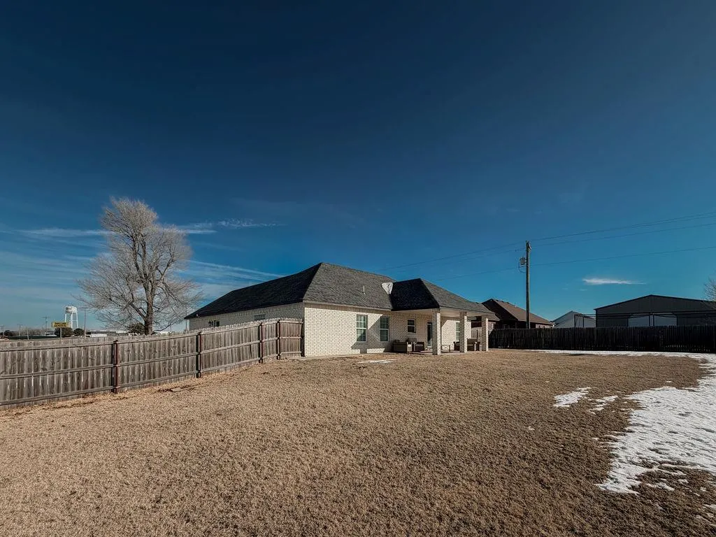 Photo 25 — 221 Spruce Street, Hinton, OK 73047