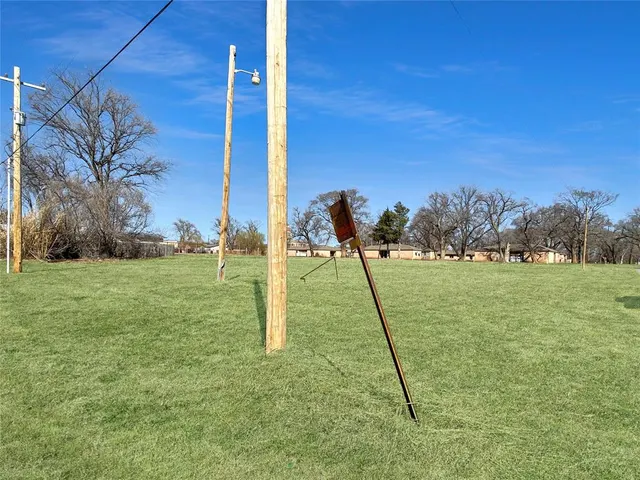 Photo 2 — 119 E Greer Avenue, Sayre, OK 73662