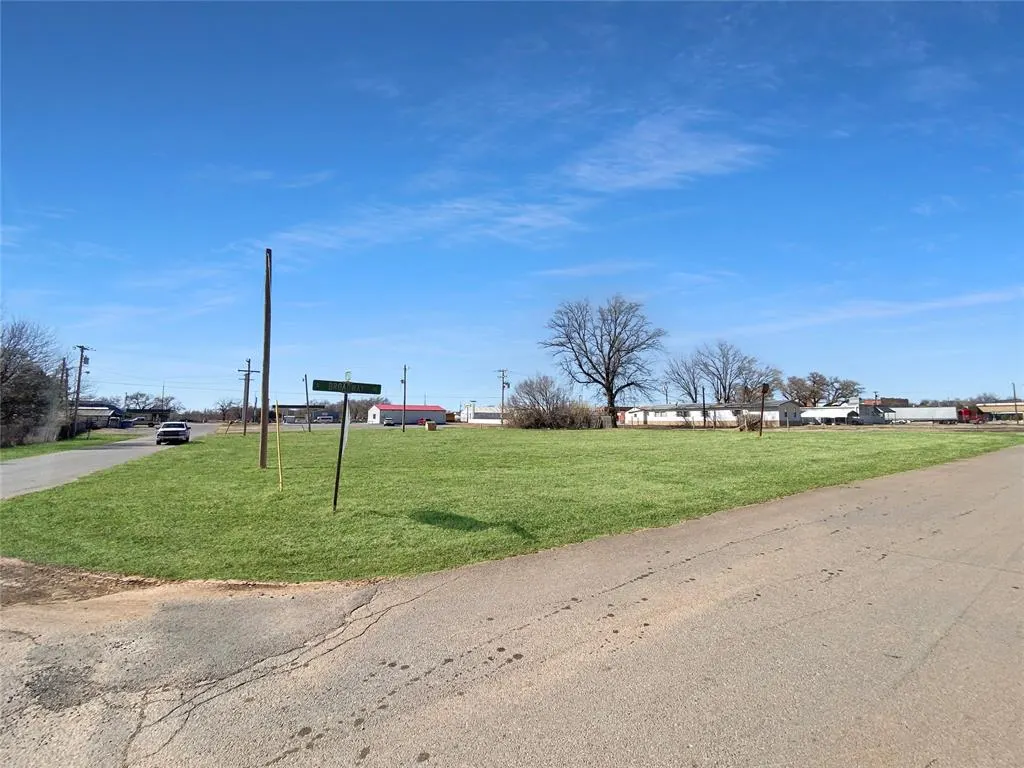 Photo 4 — 119 E Greer Avenue, Sayre, OK 73662