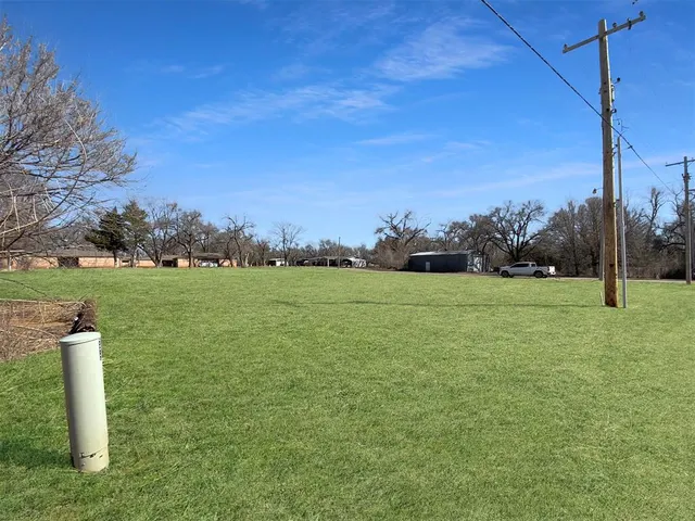 Photo 5 — 119 E Greer Avenue, Sayre, OK 73662