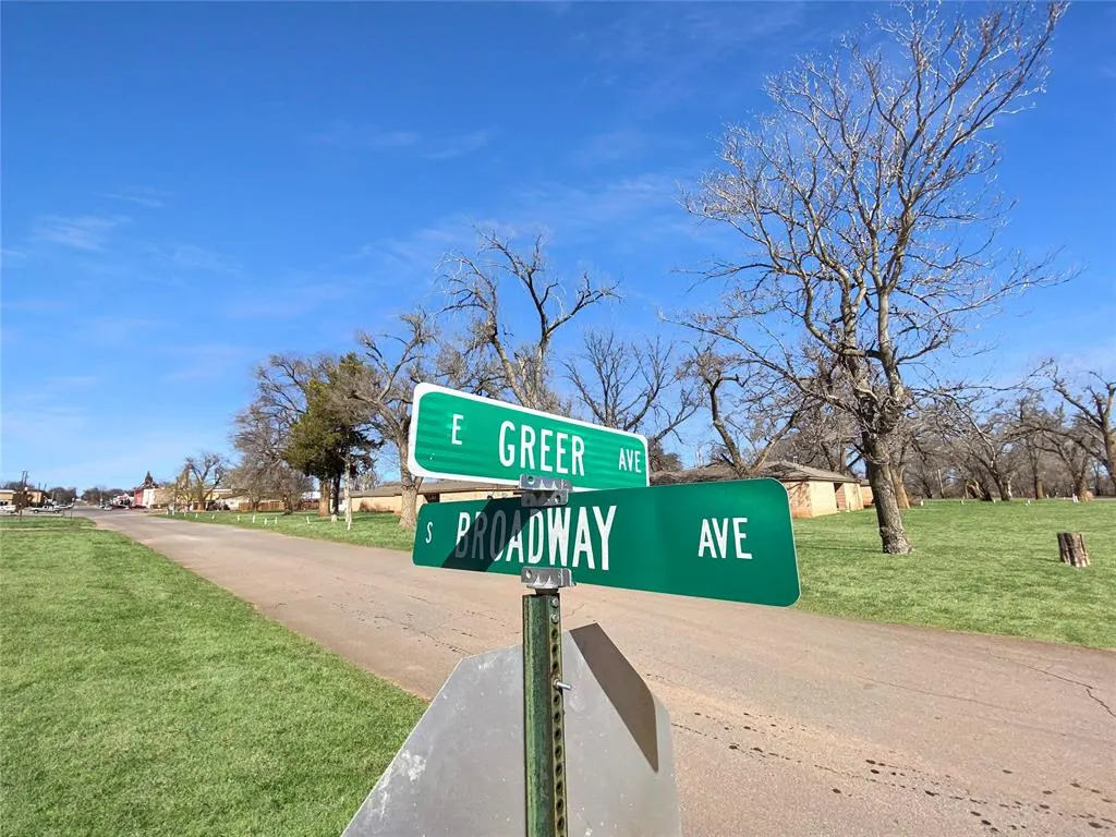 Photo 6 — 119 E Greer Avenue, Sayre, OK 73662